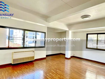 For rent, 4-story home office, Sukhumvit Road, near BTS Nana, Bangkok., Thailand For rent, 4-story home office, Sukhumvit Road, near BTS Nana, Bangkok., Thailand