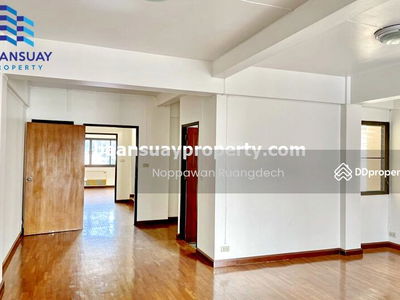 For rent, 4-story home office, Sukhumvit Road, near BTS Nana, Bangkok., Thailand For rent, 4-story home office, Sukhumvit Road, near BTS Nana, Bangkok., Thailand