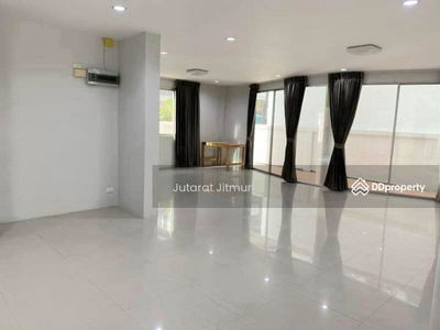 Arena Garden On Nut 44, Bangkok, Thailand Arena Garden On Nut 44, Bangkok, Thailand