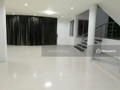 Arena Garden On Nut 44, Bangkok, Thailand Arena Garden On Nut 44, Bangkok, Thailand