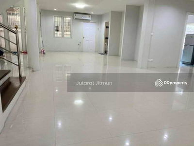 Arena Garden On Nut 44, Bangkok, Thailand Arena Garden On Nut 44, Bangkok, Thailand