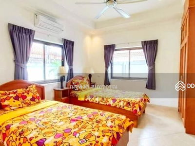 Dongtan Beach, Jomtien Beach, 4 Region Floating Market (2 km.), Chon Buri, Thailand Dongtan Beach, Jomtien Beach, 4 Region Floating Market (2 km.), Chon Buri, Thailand