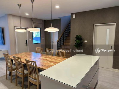 Single house in Bangna, Samut Prakan, Thailand Single house in Bangna, Samut Prakan, Thailand