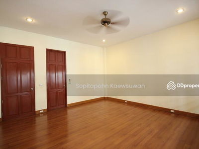 10110, Bangkok, Thailand 10110, Bangkok, Thailand