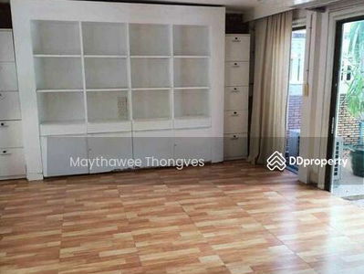 Large 5-Bedroom House, Bangkok, Thailand Large 5-Bedroom House, Bangkok, Thailand