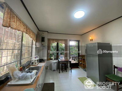 Large 3-Bedroom House, Bangkok, Thailand Large 3-Bedroom House, Bangkok, Thailand