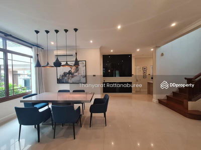 Narasiri Pattanakarn-Srinakarin, Bangkok, Thailand Narasiri Pattanakarn-Srinakarin, Bangkok, Thailand