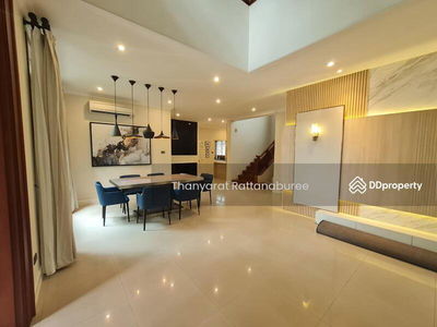 Narasiri Pattanakarn-Srinakarin, Bangkok, Thailand Narasiri Pattanakarn-Srinakarin, Bangkok, Thailand