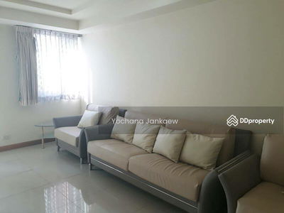 Royal Castle Sukhumvit, Bangkok, Thailand Royal Castle Sukhumvit, Bangkok, Thailand