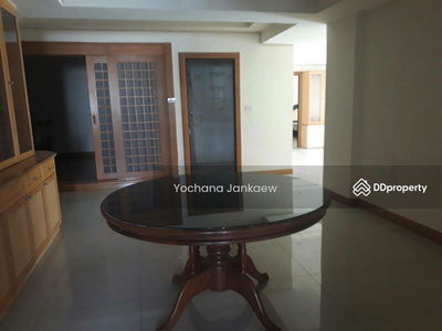 Royal Castle Sukhumvit, Bangkok, Thailand Royal Castle Sukhumvit, Bangkok, Thailand