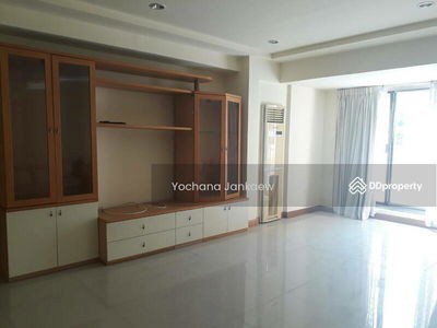 Royal Castle Sukhumvit, Bangkok, Thailand Royal Castle Sukhumvit, Bangkok, Thailand