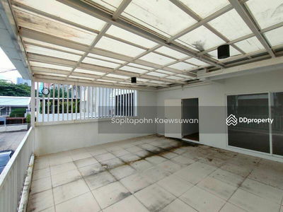 10110, Bangkok, Thailand 10110, Bangkok, Thailand