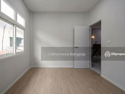 10310, Bangkok, Thailand 10310, Bangkok, Thailand