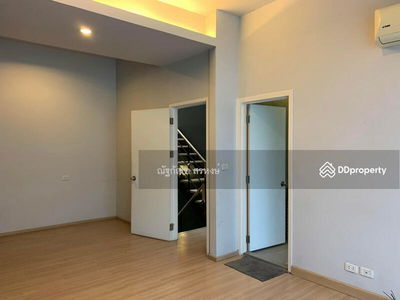 Siamese Blossom at Fashion Ramintra 64, Bangkok, Thailand Siamese Blossom at Fashion Ramintra 64, Bangkok, Thailand