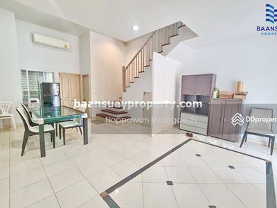 Kaset-Nawamin Road, near Nawamin City Avenue, Bangkok, Thailand Kaset-Nawamin Road, near Nawamin City Avenue, Bangkok, Thailand