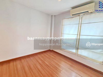 Kaset-Nawamin Road, near Nawamin City Avenue, Bangkok, Thailand Kaset-Nawamin Road, near Nawamin City Avenue, Bangkok, Thailand