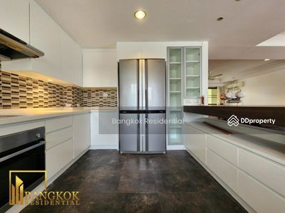 Townhouse in Secure Compound, Bangkok, Thailand Townhouse in Secure Compound, Bangkok, Thailand