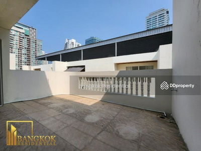 Townhouse in Secure Compound, Bangkok, Thailand Townhouse in Secure Compound, Bangkok, Thailand