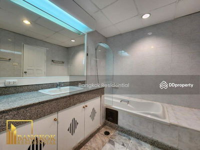 Townhouse in Secure Compound, Bangkok, Thailand Townhouse in Secure Compound, Bangkok, Thailand