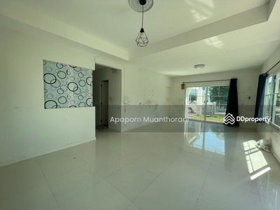 Manthana Village, Nakhon Pathom, Nakhon Pathom, Thailand Manthana Village, Nakhon Pathom, Nakhon Pathom, Thailand