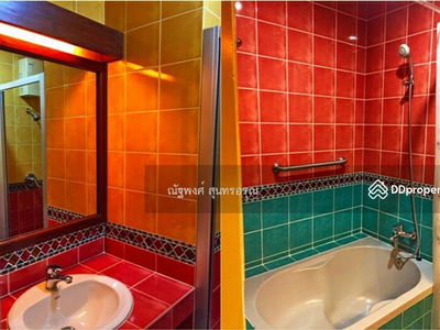 Bon Marche Market (150 meters) has KFC, Starbucks coffee, Bangkok, Thailand Bon Marche Market (150 meters) has KFC, Starbucks coffee, Bangkok, Thailand