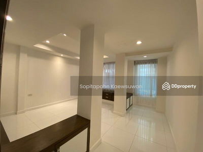 10110, Bangkok, Thailand 10110, Bangkok, Thailand