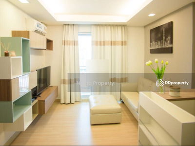 Thru Thonglor, Bangkok, Thailand Thru Thonglor, Bangkok, Thailand