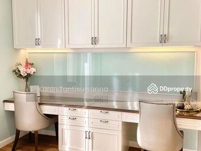 Park Origin Phrom Phong, Bangkok, Thailand Park Origin Phrom Phong, Bangkok, Thailand