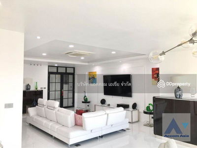 Sathorn Gardens, Bangkok, Thailand Sathorn Gardens, Bangkok, Thailand