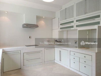 10110, Bangkok, Thailand 10110, Bangkok, Thailand