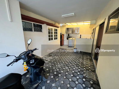 House for rent, 4 bedrooms, 5 bathrooms, 3 en-suite bathrooms. After Central Notification Ask for additional furniture for everything, Nonthaburi, Thailand House for rent, 4 bedrooms, 5 bathrooms, 3 en-suite bathrooms. After Central Notification Ask for additional furniture for everything, Nonthaburi, Thailand