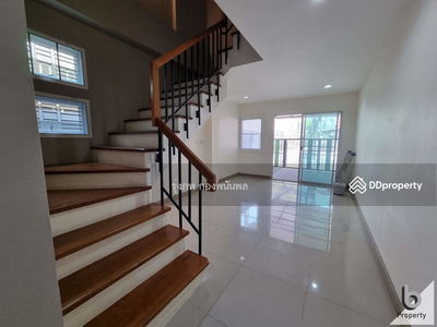 Pracha Uthit 54, Bangkok, Thailand Pracha Uthit 54, Bangkok, Thailand