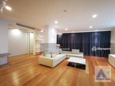 Ficus Lane, Bangkok, Thailand Ficus Lane, Bangkok, Thailand