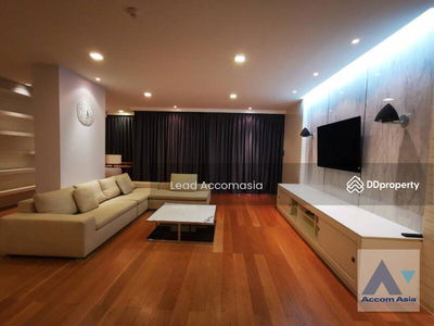 Ficus Lane, Bangkok, Thailand Ficus Lane, Bangkok, Thailand