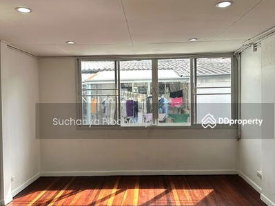 Townhouse For Rent Ekamai 12 Open Shop | Showroom | Cafe | Nail Salon, Bangkok, Thailand Townhouse For Rent Ekamai 12 Open Shop | Showroom | Cafe | Nail Salon, Bangkok, Thailand