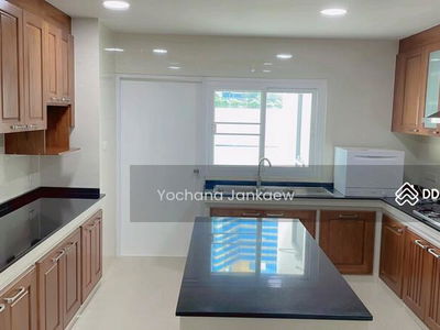 Govind Tower, Bangkok, Thailand Govind Tower, Bangkok, Thailand