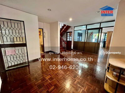 Near Central Ladprao Soi Khlangmontri, Bangkok, Thailand Near Central Ladprao Soi Khlangmontri, Bangkok, Thailand