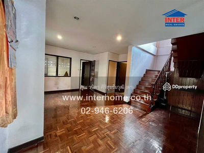 Near Central Ladprao Soi Khlangmontri, Bangkok, Thailand Near Central Ladprao Soi Khlangmontri, Bangkok, Thailand