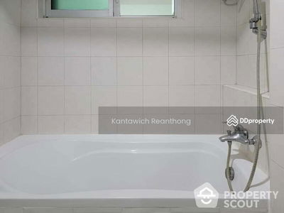 DownTown 49 Sukhumvit, Bangkok, Thailand DownTown 49 Sukhumvit, Bangkok, Thailand