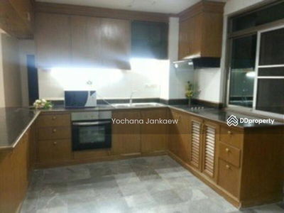 Royal Castle Sukhumvit, Bangkok, Thailand Royal Castle Sukhumvit, Bangkok, Thailand