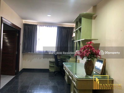 Townhouse in Compound, Bangkok, Thailand Townhouse in Compound, Bangkok, Thailand