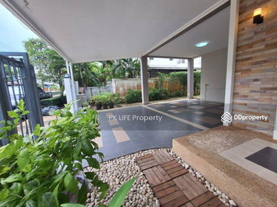 Housing in Ban Ratsada, Thailand Housing in Ban Ratsada, Thailand