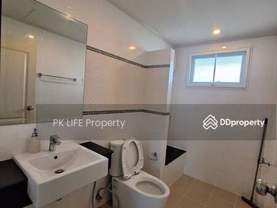 Gehäuse In Ban Ratsada, Thailand Gehäuse In Ban Ratsada, Thailand