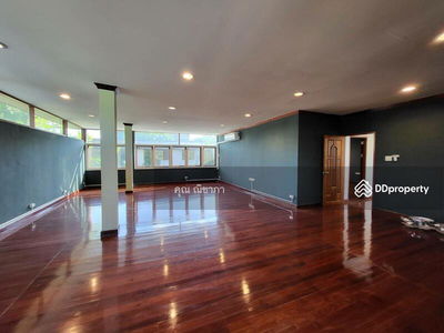 Single house for rent, On Nut 14, large house, 400 sq m., 600 sq m., Phatthanakan 38, wide garden, 4 bedrooms, 5 bathrooms, Bangkok, Thailand Single house for rent, On Nut 14, large house, 400 sq m., 600 sq m., Phatthanakan 38, wide garden, 4 bedrooms, 5 bathrooms, Bangkok, Thailand