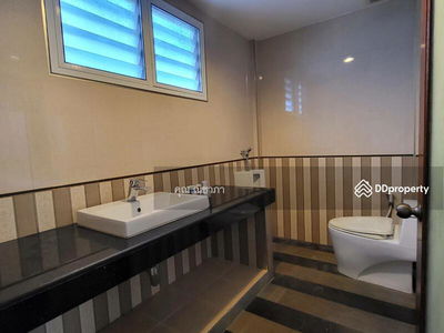 Single house for rent, On Nut 14, large house, 400 sq m., 600 sq m., Phatthanakan 38, wide garden, 4 bedrooms, 5 bathrooms, Bangkok, Thailand Single house for rent, On Nut 14, large house, 400 sq m., 600 sq m., Phatthanakan 38, wide garden, 4 bedrooms, 5 bathrooms, Bangkok, Thailand