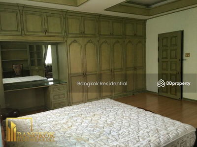 Townhouse in Compound, Bangkok, Thailand Townhouse in Compound, Bangkok, Thailand