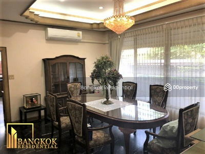 Townhouse in Compound, Bangkok, Thailand Townhouse in Compound, Bangkok, Thailand