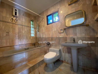 Muang Thong Thani 100, Nonthaburi, Thailand Muang Thong Thani 100, Nonthaburi, Thailand