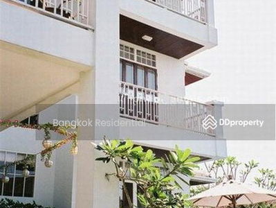 4 Bedroom House in Sukhumvit 71, Bangkok, Thailand 4 Bedroom House in Sukhumvit 71, Bangkok, Thailand