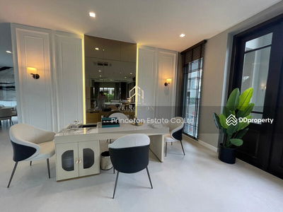 Grand Bangkok Boulevard Krungthepkritha, Bangkok, Thailand Grand Bangkok Boulevard Krungthepkritha, Bangkok, Thailand